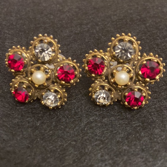 Flower Jewelry - Vintage Round Button Flower Shape Clip On Gold Intricate Earrings